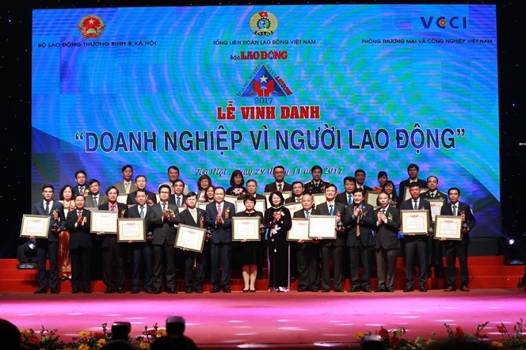 Vietnam honra a las empresas destacadas en la protección de los intereses de los trabajadores