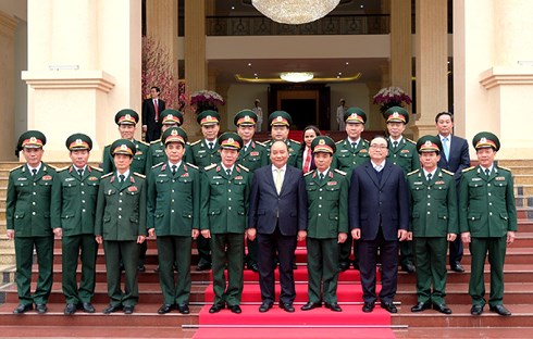 Premier vietnamita visita unidades militares de Hanói en vísperas del Tet