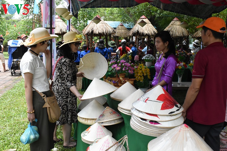 Mercado al aire libre, un producto del turismo comunitario en Hue