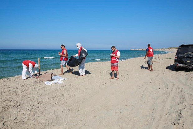 Recuperan cuerpos de 62 migrantes tras naufragio en el mar Mediteráneo