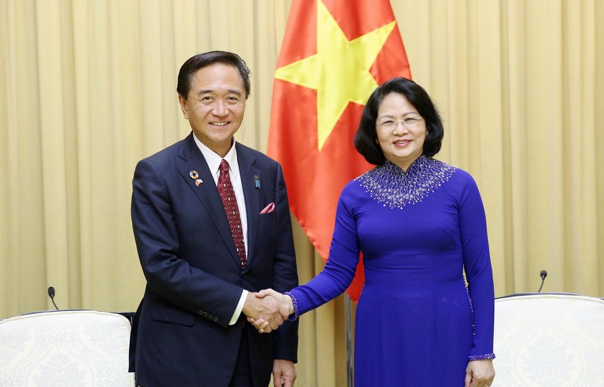 Recibe vicepresidenta de Vietnam a gobernador de prefectura japonesa