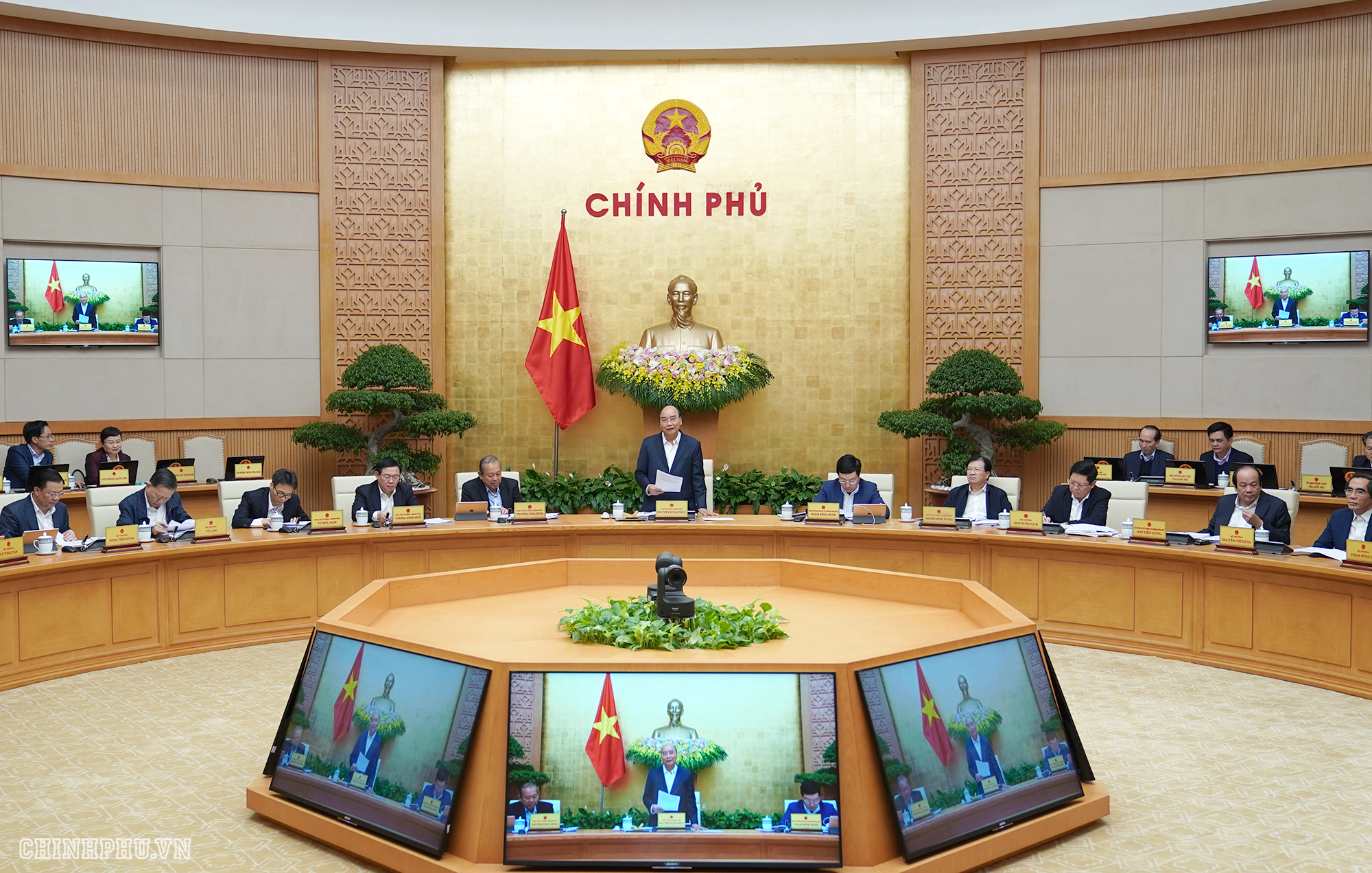 Celebra Gobierno vietnamita reunión ordinaria mensual