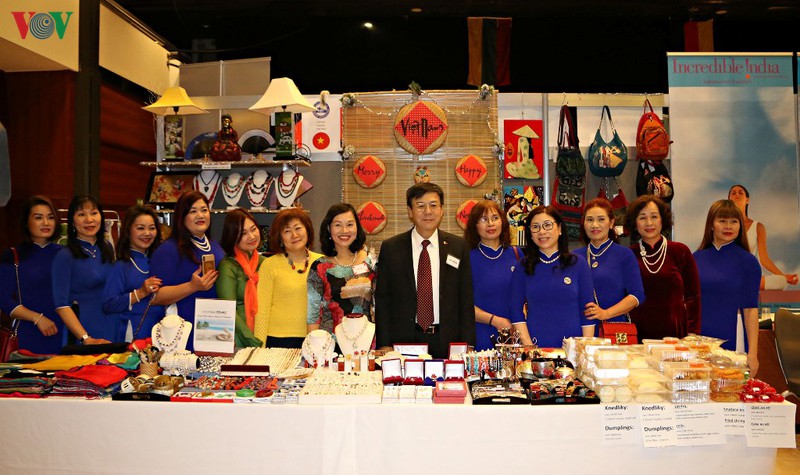 Vietnam asiste a Feria Internacional de Navidad Praga