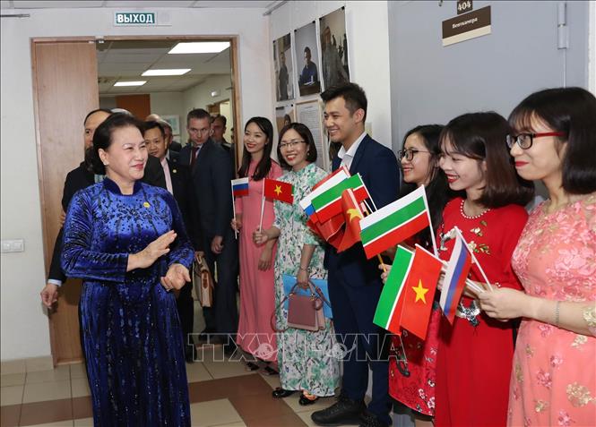 Ratifica líder parlamentaria vietnamita política hacia connacionales en ultramar