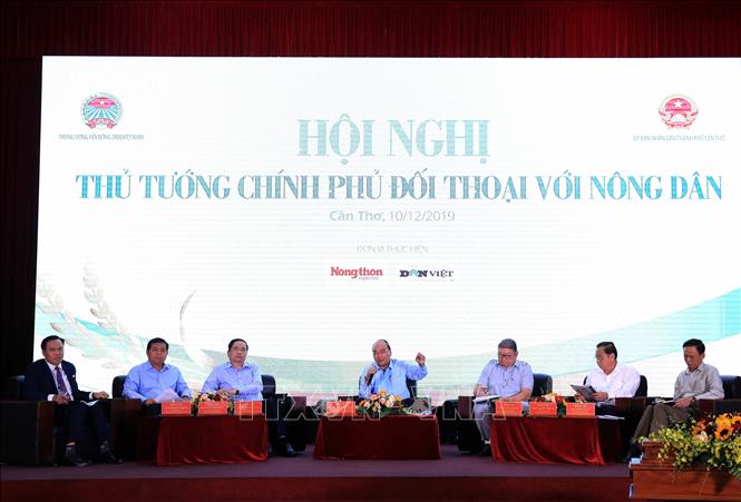 Primer ministro vietnamita dialoga con agricultores