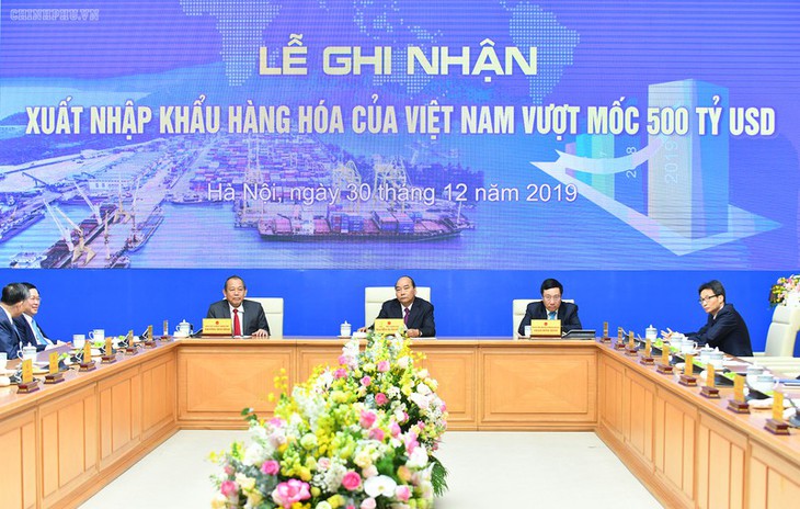 Comercio exterior de Vietnam supera los 500 mil millones de dólares