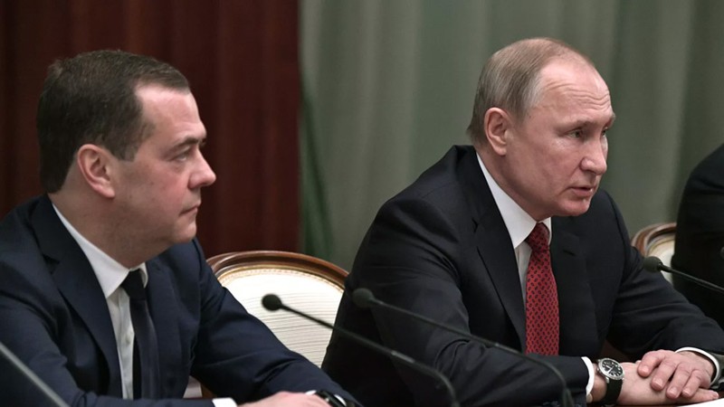 Rusia anuncia disolución del Gobierno de Medvedev