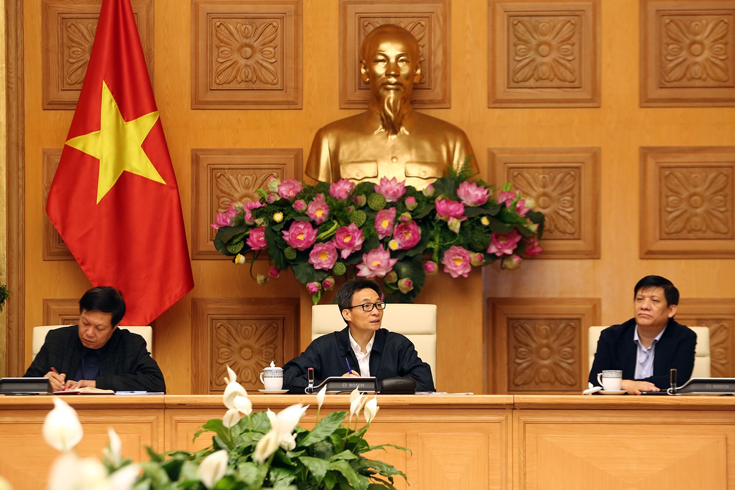 Vicepremier vietnamita propone vigilancia médica obligatoria para quienes regresan de zonas con coronavirus