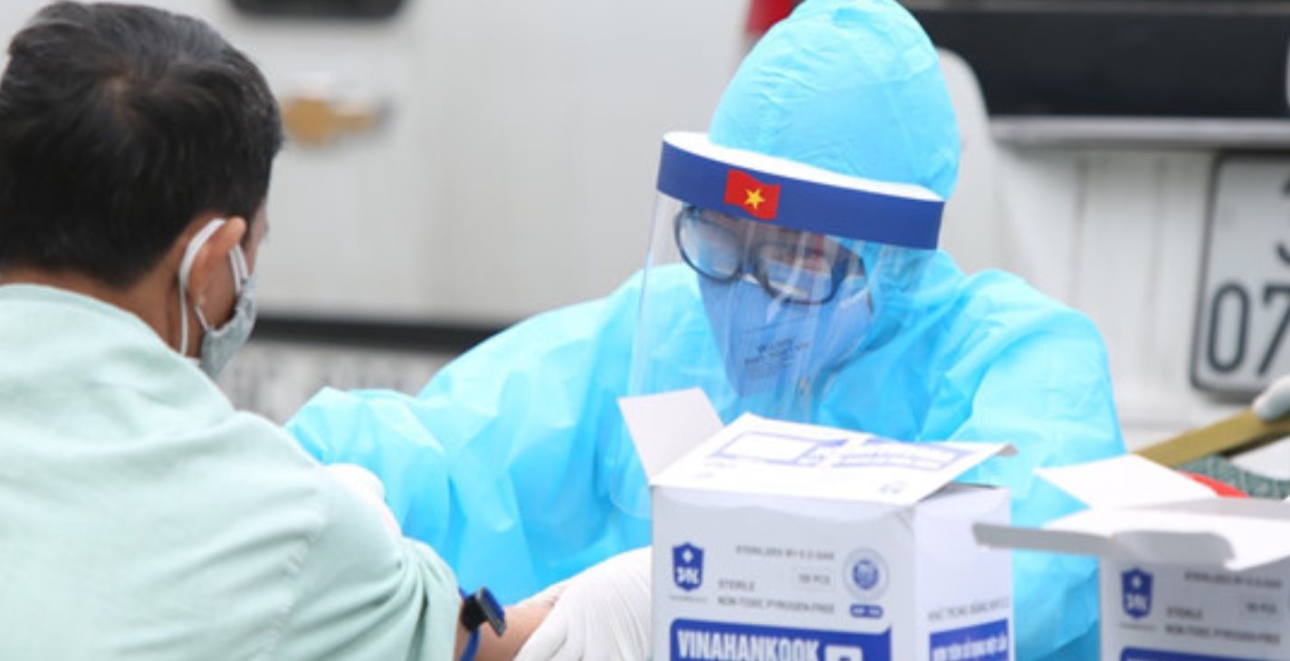 Piloto británico capaz de ponerse de pie tras haberse sometido a fisioterapia