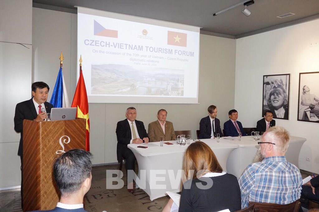 Vietnam y República Checa intensifican cooperación en turismo