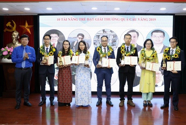 Entregan en Vietnam premios a científicos jóvenes destacados