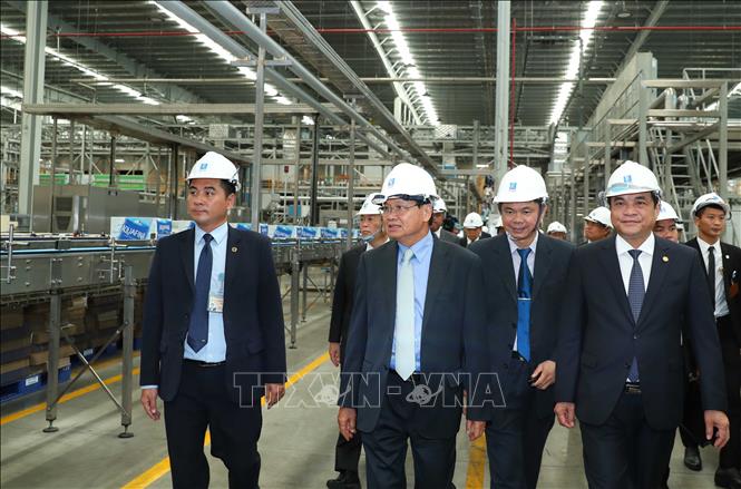 Premier laosiano visita modelos económicos vietnamitas