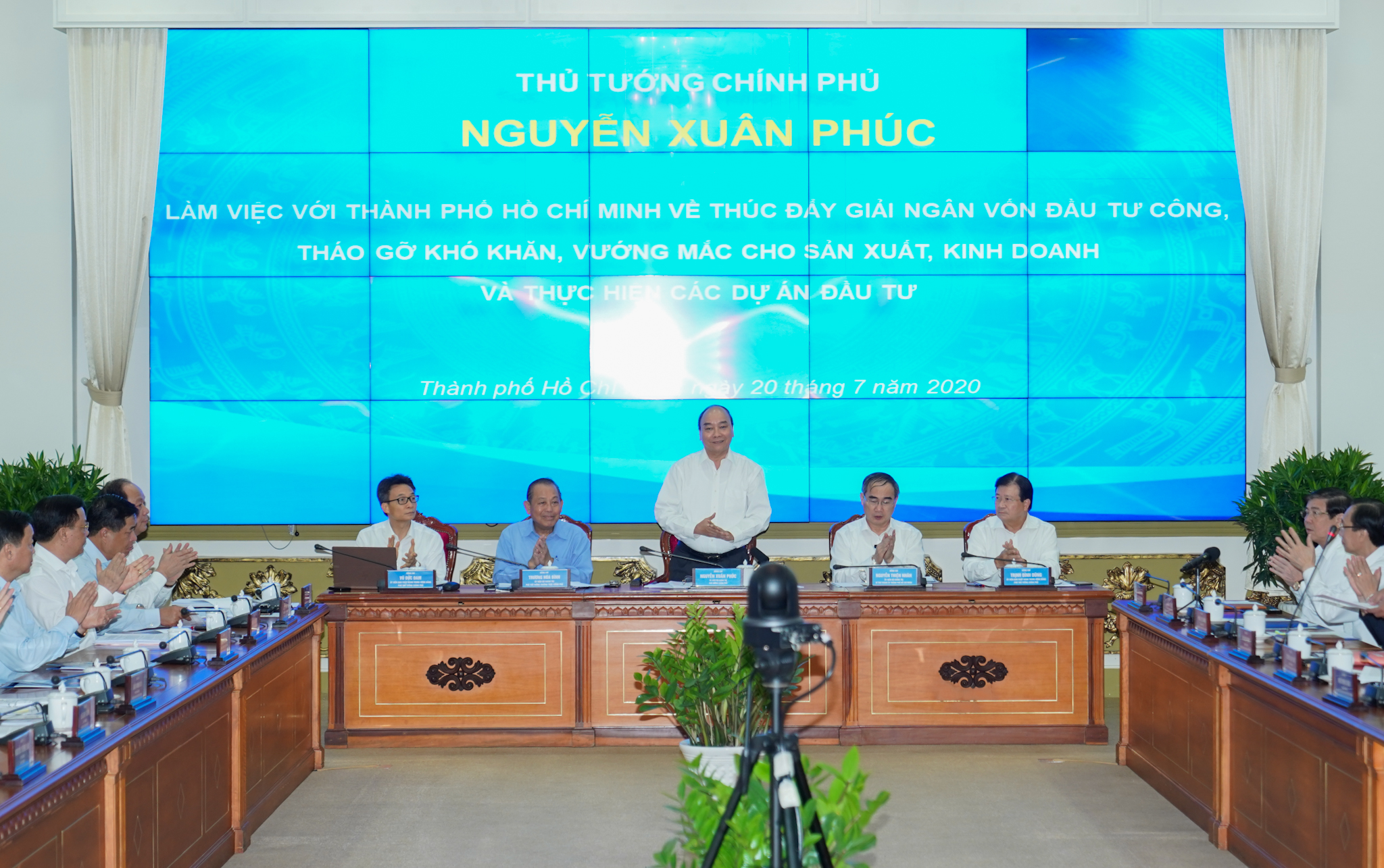 Premier vietnamita aborda despliegue de proyectos de inversión pública en Ciudad Ho Chi Minh