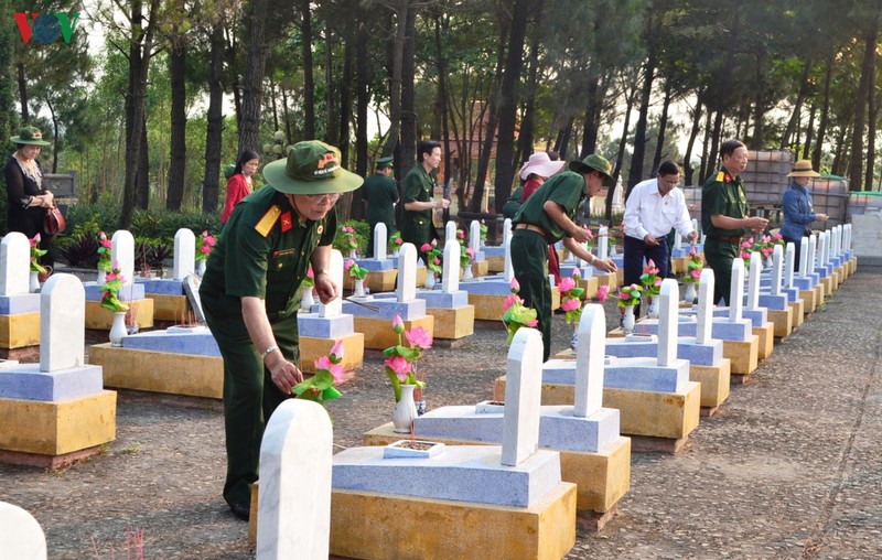 Mes en honor a los combatientes caídos en Quang Tri