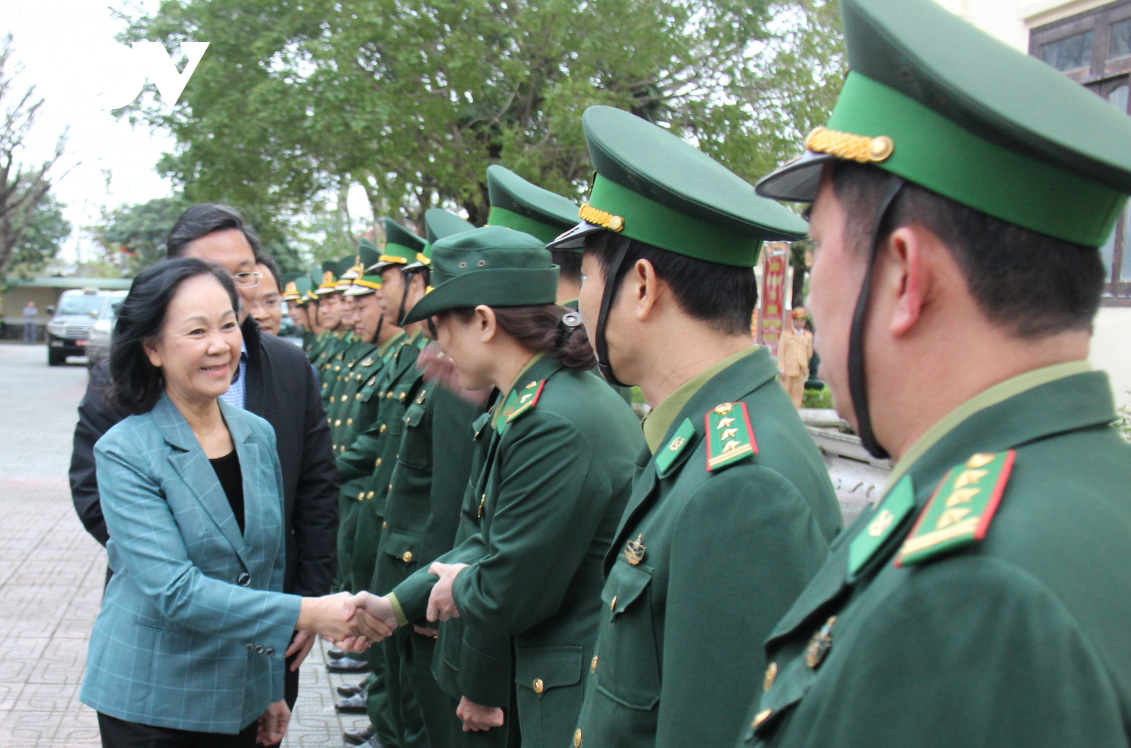 Dirigente del Partido visita unidades del Ejército en Quang Nam