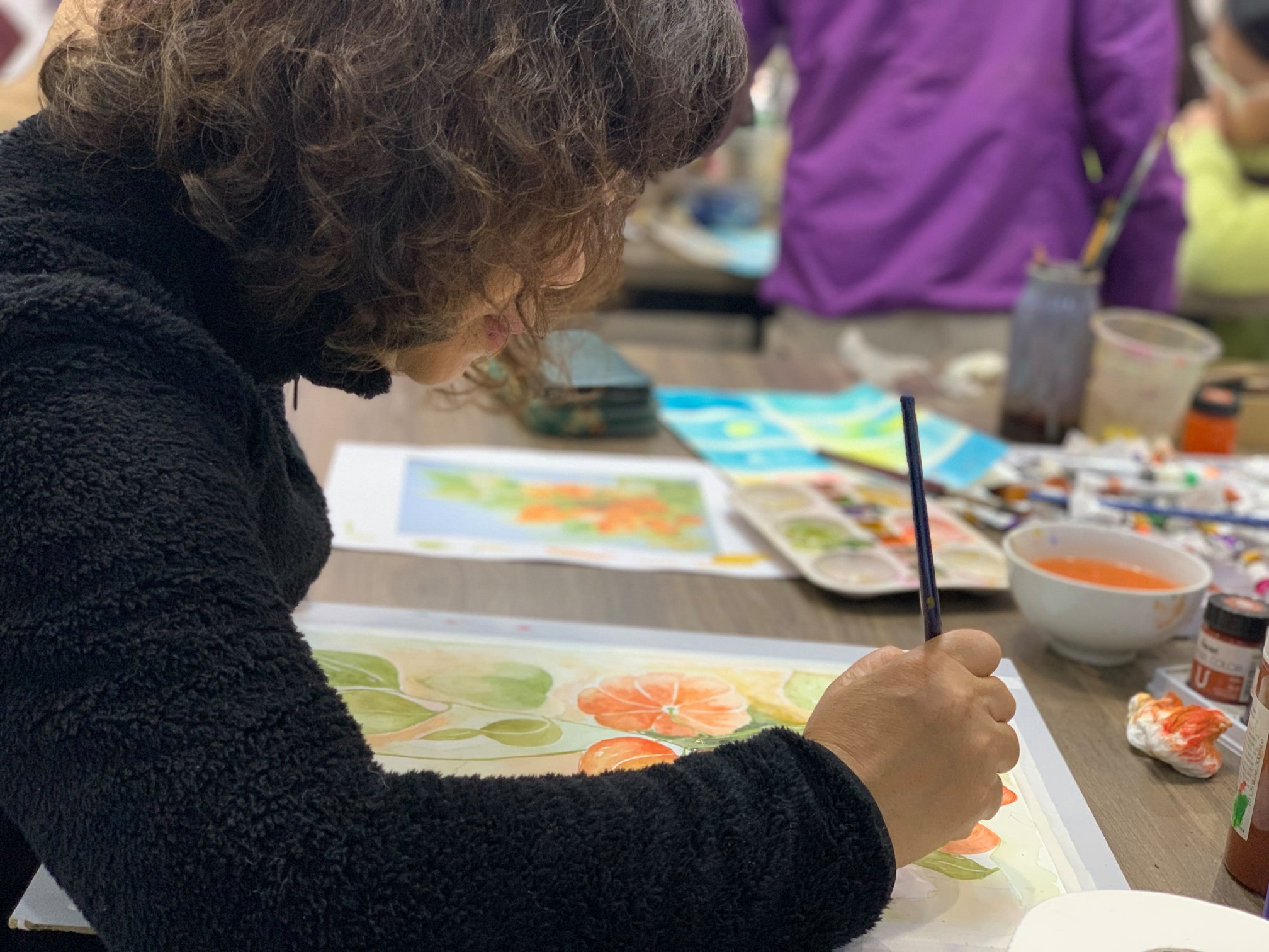 Despiertan la pasión entre los jóvenes de Hanói por la pintura sobre seda