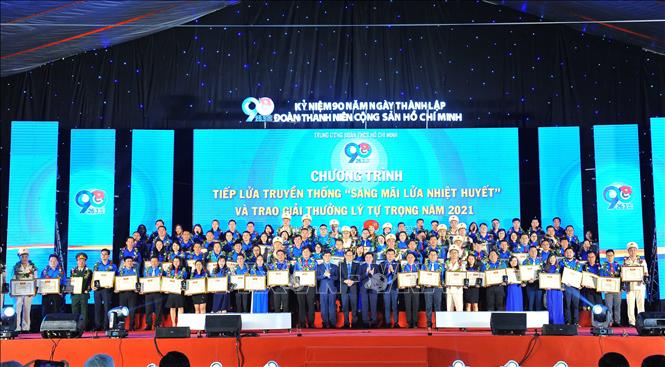 Vietnam entrega el Premio Ly Tu Trong a 98 jóvenes destacados del país