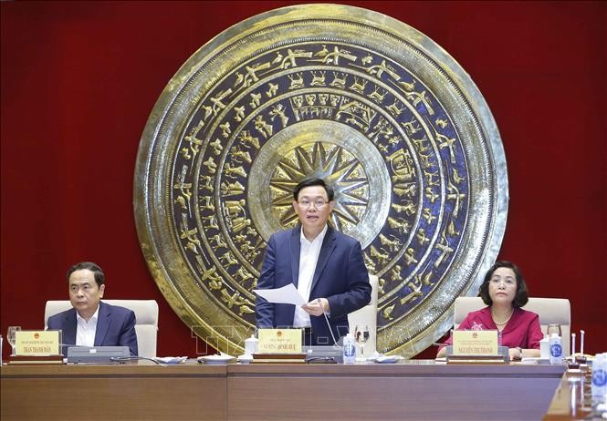 Presidente del Parlamento vietnamita se reúne con Comité de Diputados