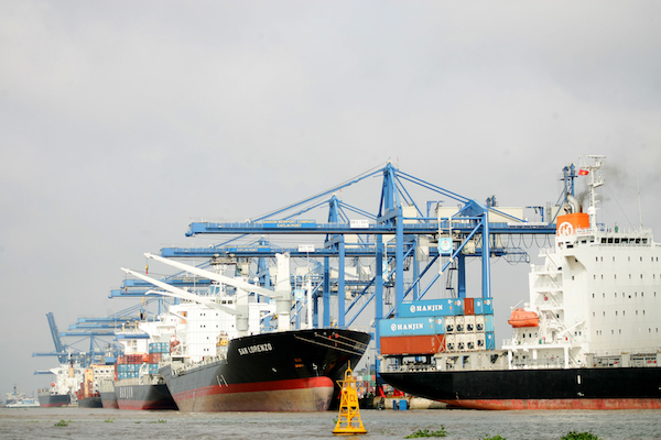 Vietnam reporta superávit comercial en septiembre