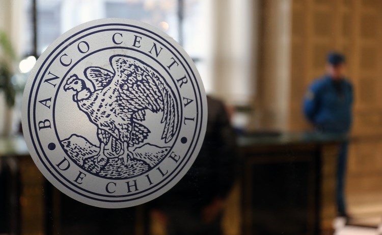 Banco Central de Chile aplica la mayor alza a la tasa de interés en 20 años