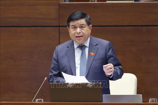 El ministro de Planificación e Inversión vietnamita contesta preguntas sobre la recuperación económica