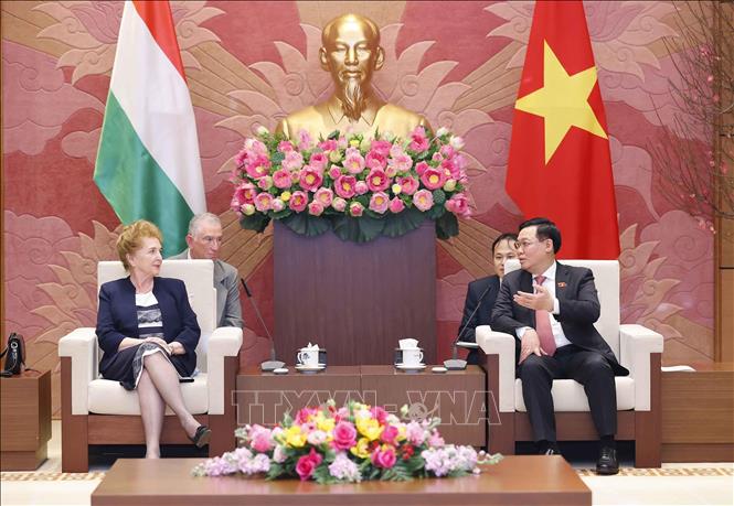 Líder del Legislativo de Vietnam recibe a la dirigente del Parlamento de Hungría