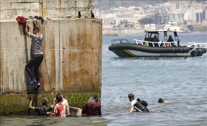 Marruecos rescata más de 60 migrantes frente a las costas de Tarfaya