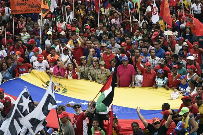 Masiva marcha en apoyo al gobierno de Venezuela