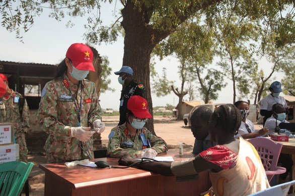 Fuerzas vietnamitas de mantenimiento de la paz sensibilizan a mujeres de Sudán del Sur sobre educación sanitaria