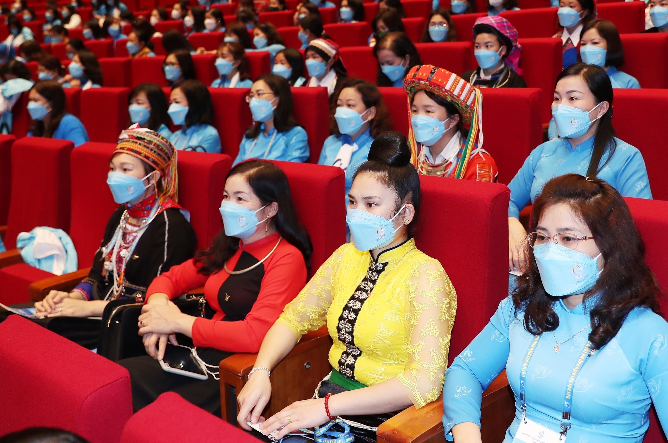 Primer día de trabajo del XIII Congreso de la Unión de Mujeres de Vietnam