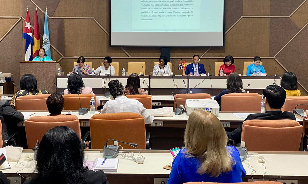 Coloquio resalta papel de la mujer en la vida política, económica y social del país
