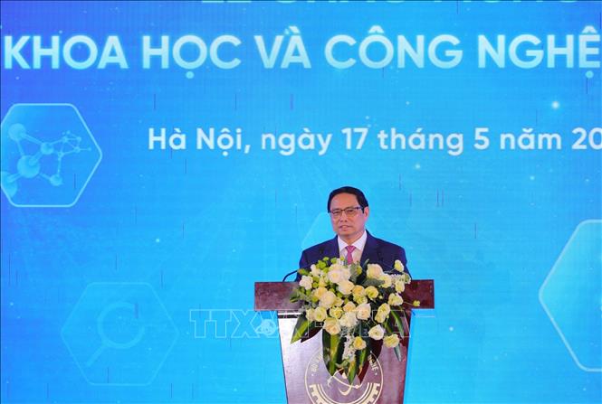 Premier vietnamita pide tomar la ciencia, tecnología e innovación como motor de crecimiento