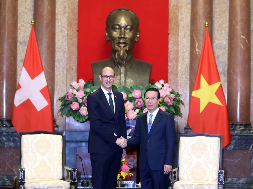Presidente de Vietnam recibe al titular del Consejo Nacional de Suiza