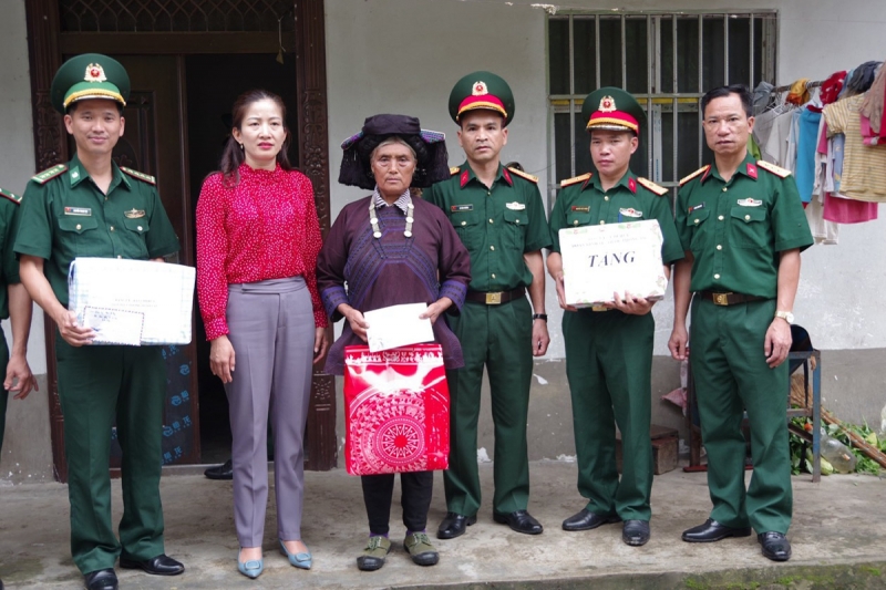 Una atención merecida a personas con mérito revolucionario de Vietnam