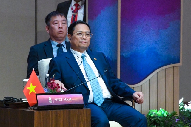 Premier vietnamita finaliza con éxito su agenda en la 43ª Cumbre de ASEAN