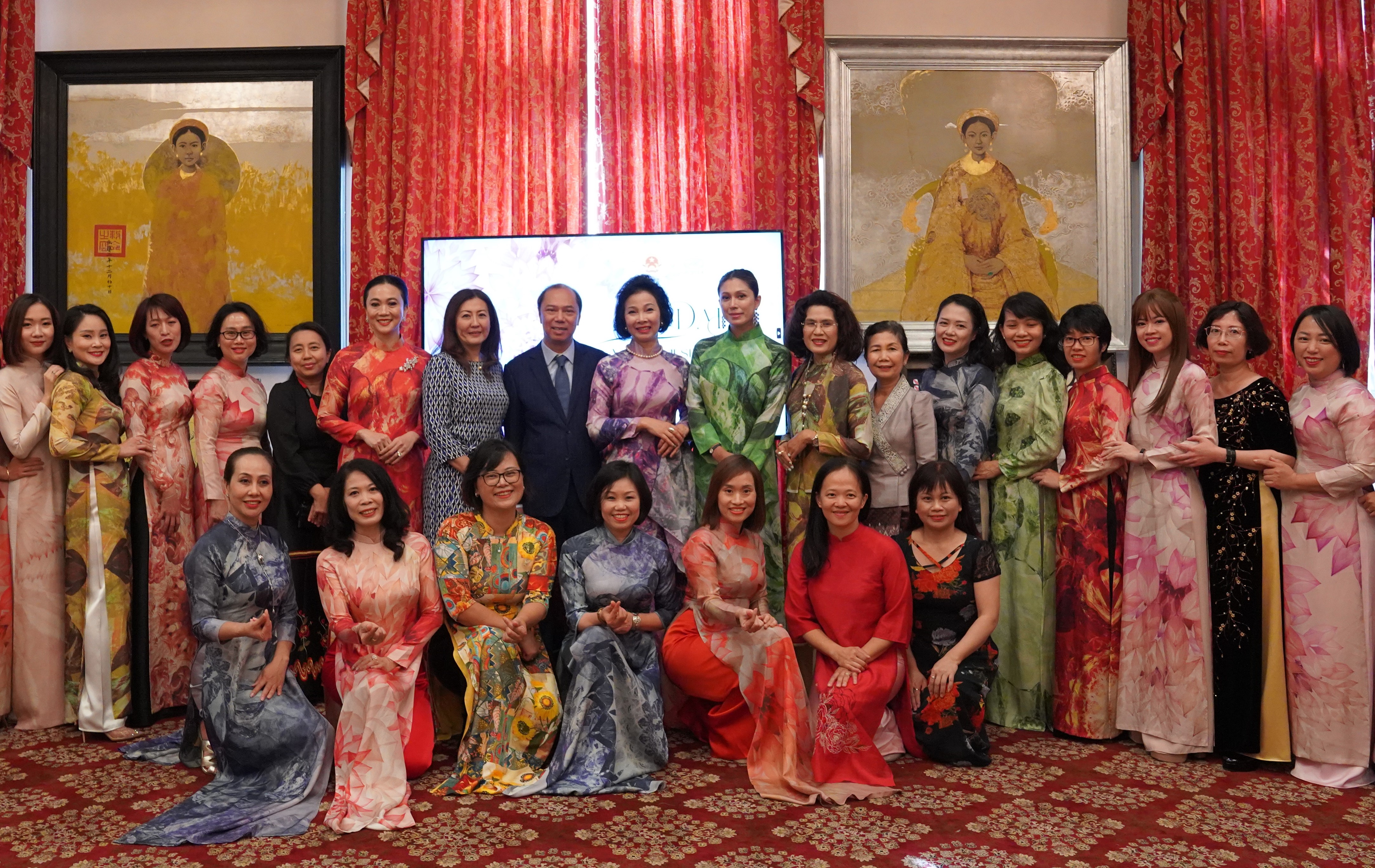 Presentan en Estados Unidos belleza del Ao Dai vietnamita