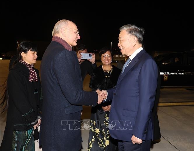 Afirman papel de Vietnam en comunidad francófona y promueven cooperación con Francia