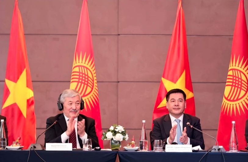 Vietnam y Kirguistán fortalecen la cooperación comercial y de inversión