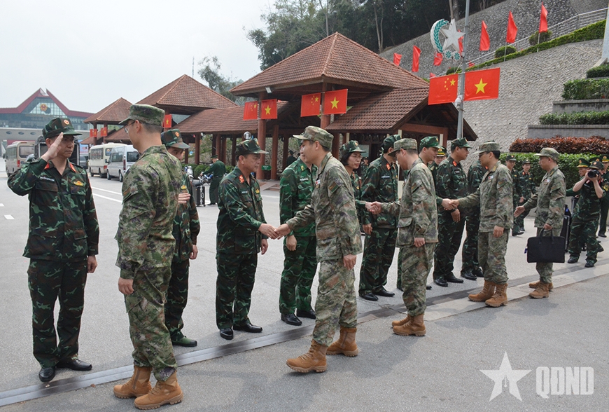 Vietnam y China intercambian delegaciones médicas militares