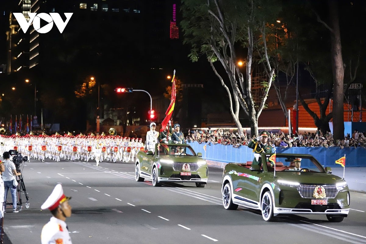 Ciudad Ho Chi Minh organiza el primer ensayo conjunto para el desfile del 50º aniversario de la reunificación nacional