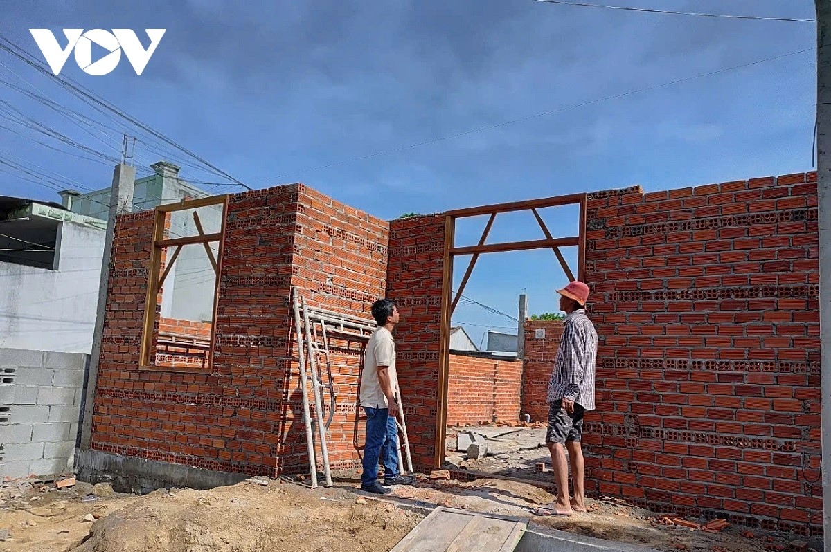 Ninh Thuan apuesta por erradicar viviendas precarias de minorías étnicas para finales de junio