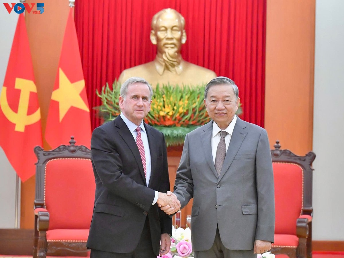 Líder partidista de Vietnam recibe al presidente de Gobernanza Global del Grupo Qualcomm