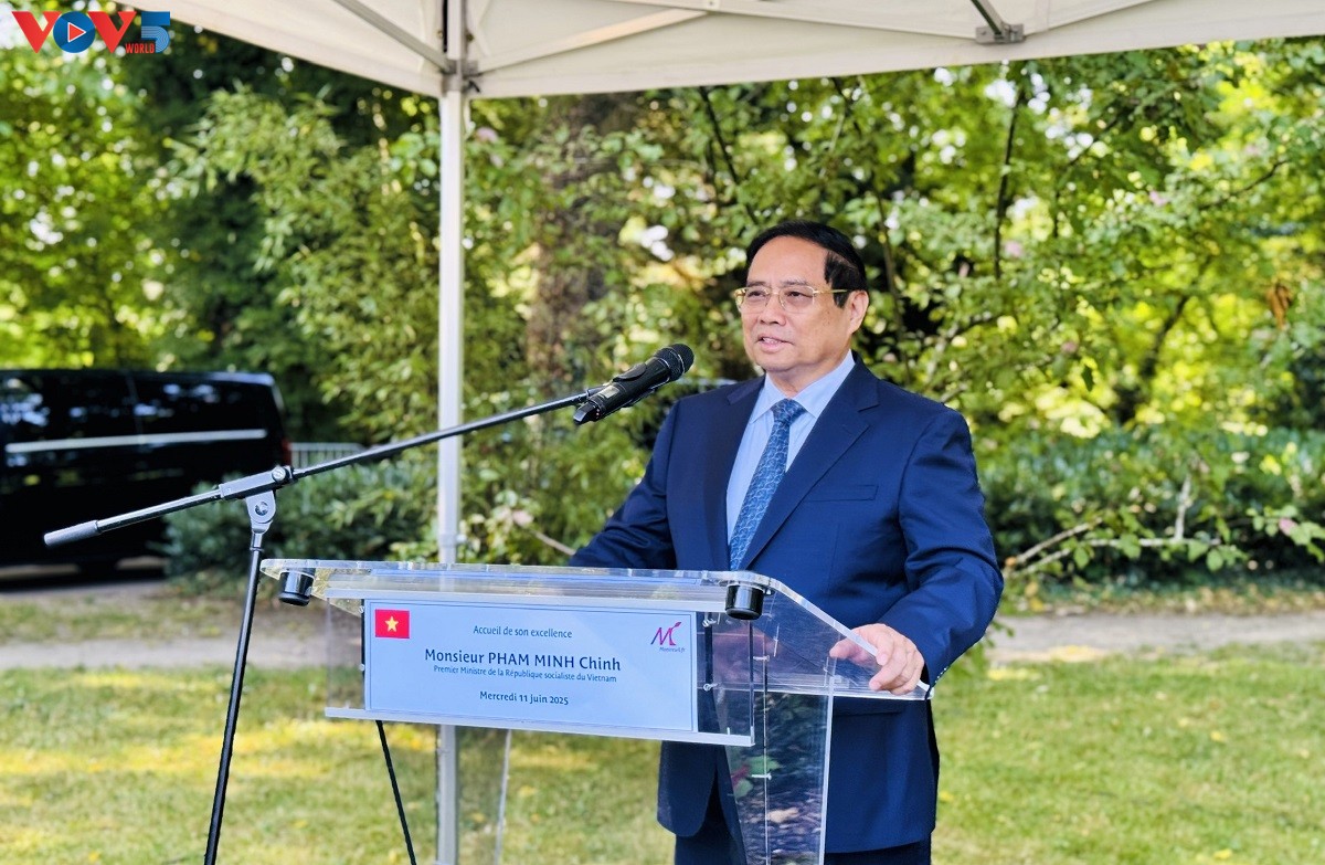 El Primer Ministro de Vietnam rinde homenaje a Ho Chi Minh en Montreuil, Francia