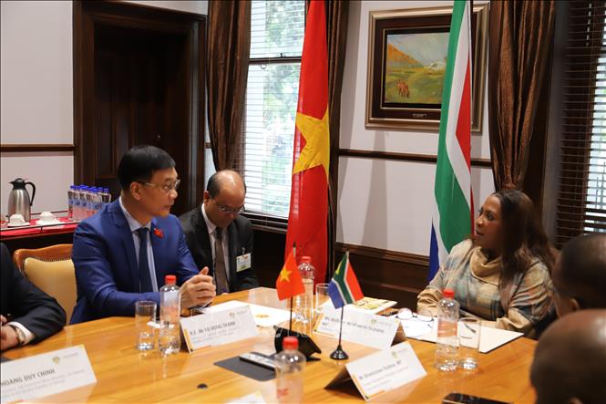 Vietnam y Sudáfrica refuerzan su cooperación parlamentaria
