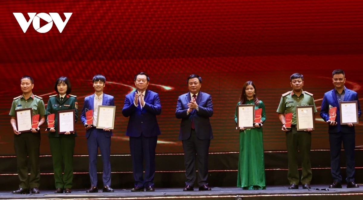 Premian las mejores obras periodísticas sobre seguridad nacional y vida en paz