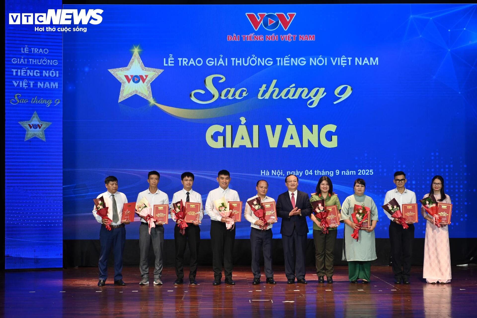 Entregan el Premio Estrella de Septiembre, de La Voz de Vietnam 2025