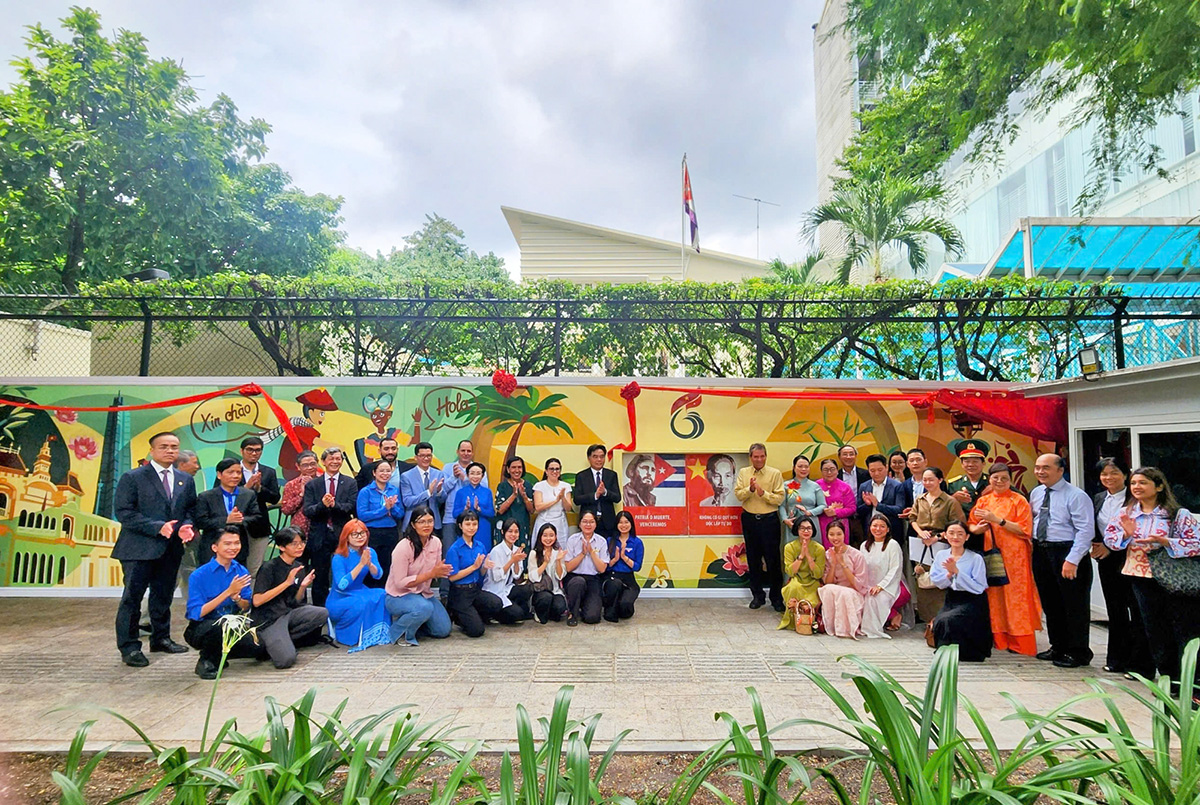 Inauguran mural sobre la amistad Vietnam-Cuba