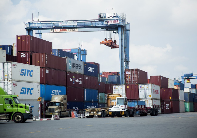 Aumentan las actividades de comercio exterior de Vietnam en los primeros ocho meses del año
