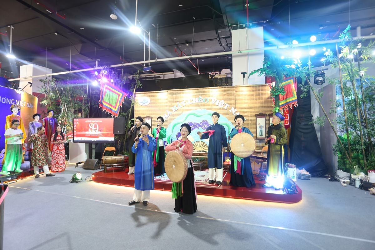 Exposición nacional “80 años de independencia, libertad y felicidad”: Tradición y espíritu innovador en diálogo