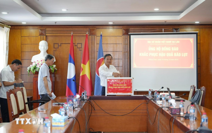 Comunidades vietnamitas en ultramar se solidarizan con los afectados por los tifones Bualoi y Matmo